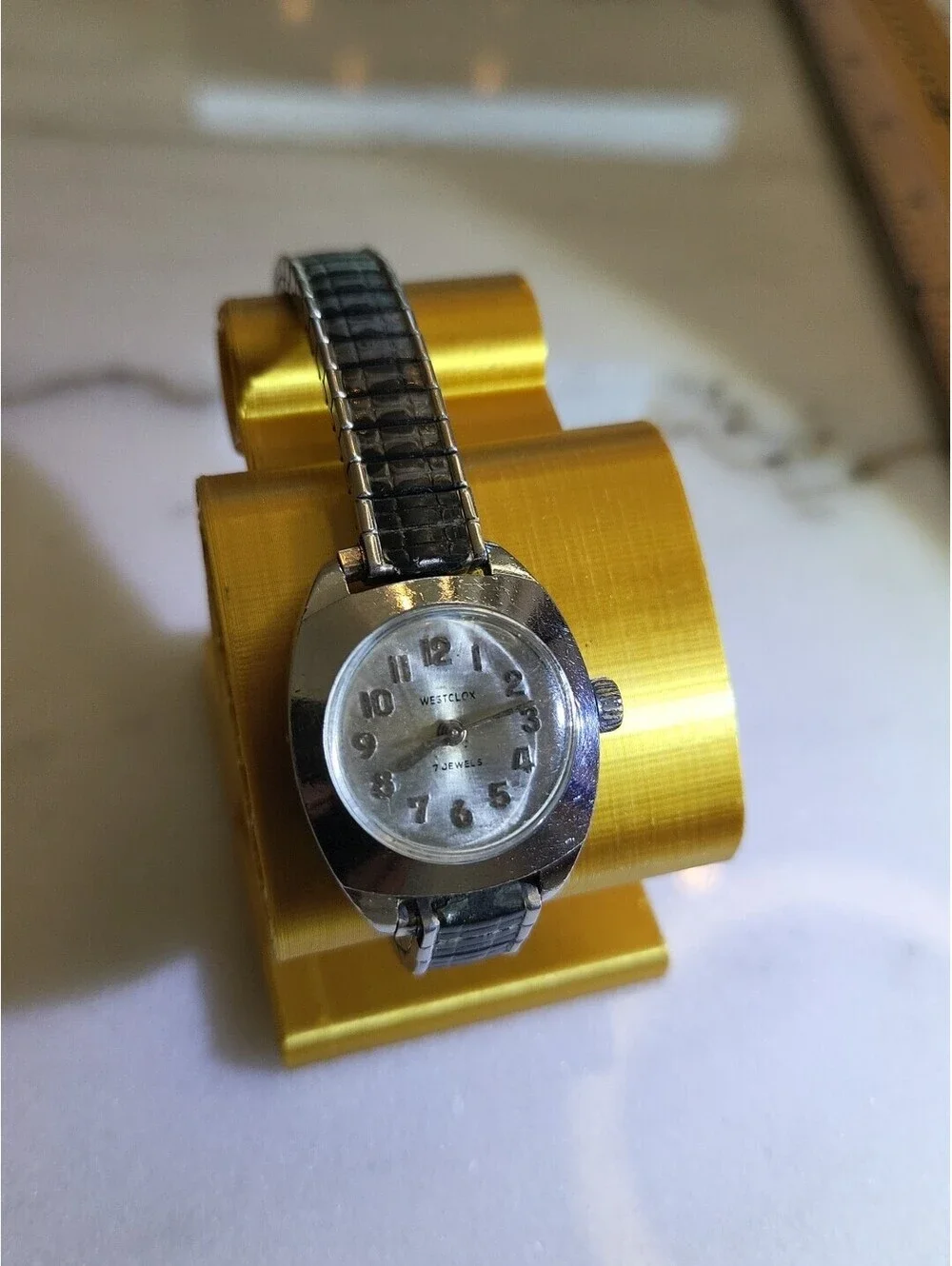 Vtg WestClox 17 Jewels windup Womens Watch UFO 1970s Working Stretch Beauty